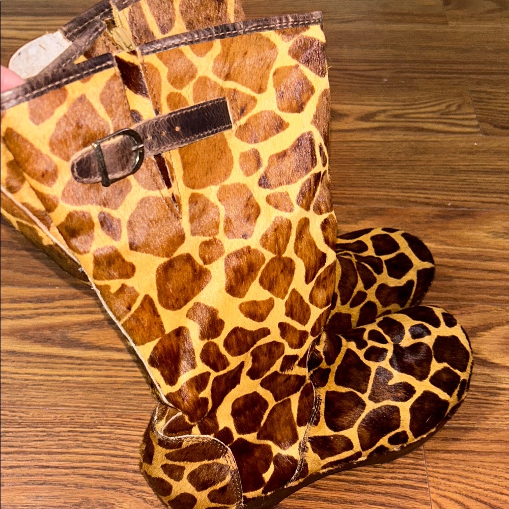 Hanna Andersson Giraffe Print Mules - Picture 6 of 7